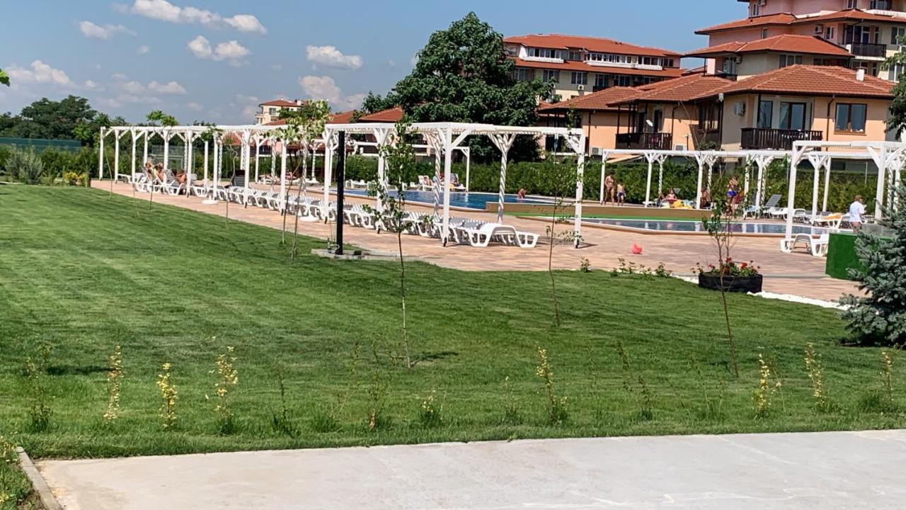 Apartcomplex Chateau Aheloy Exterior foto
