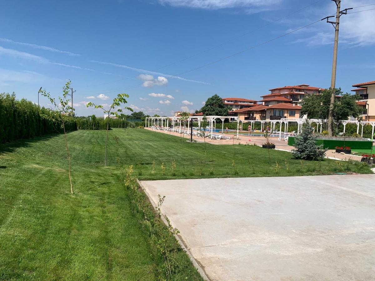 Apartcomplex Chateau Aheloy Exterior foto