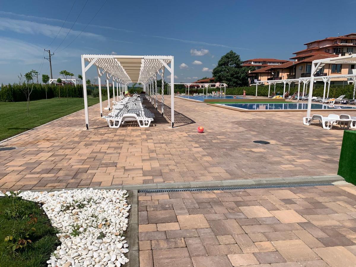 Apartcomplex Chateau Aheloy Exterior foto