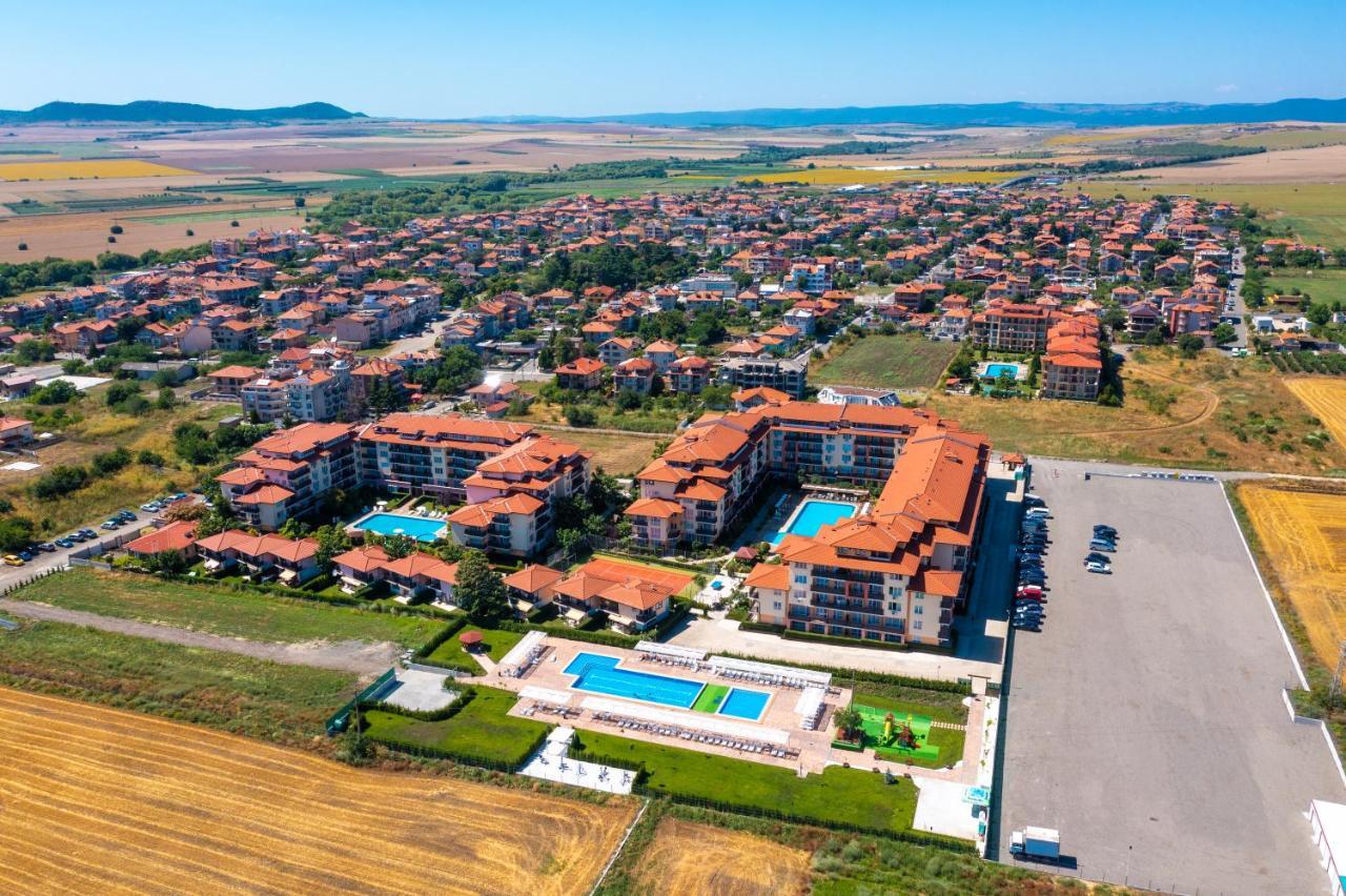 Apartcomplex Chateau Aheloy Exterior foto
