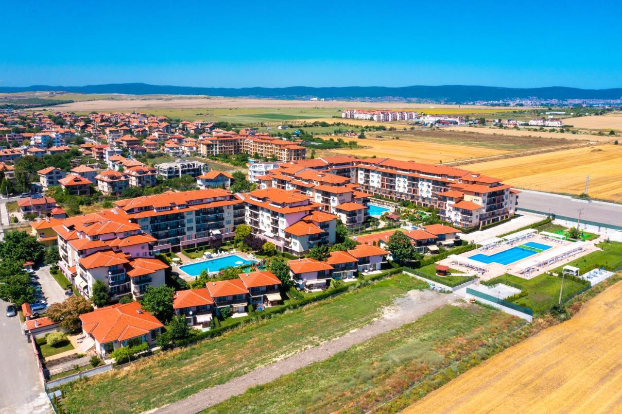 Apartcomplex Chateau Aheloy Exterior foto