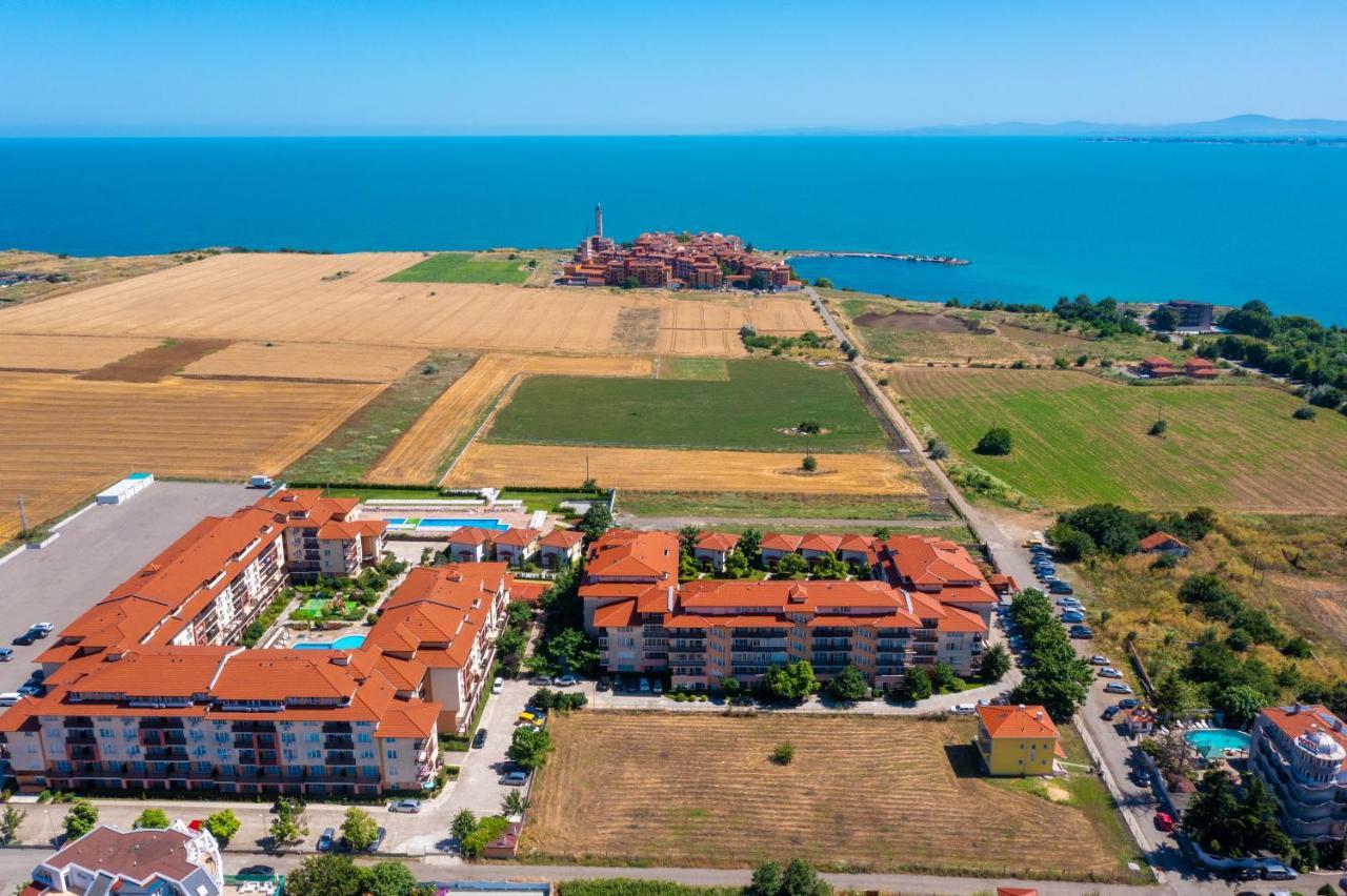 Apartcomplex Chateau Aheloy Exterior foto