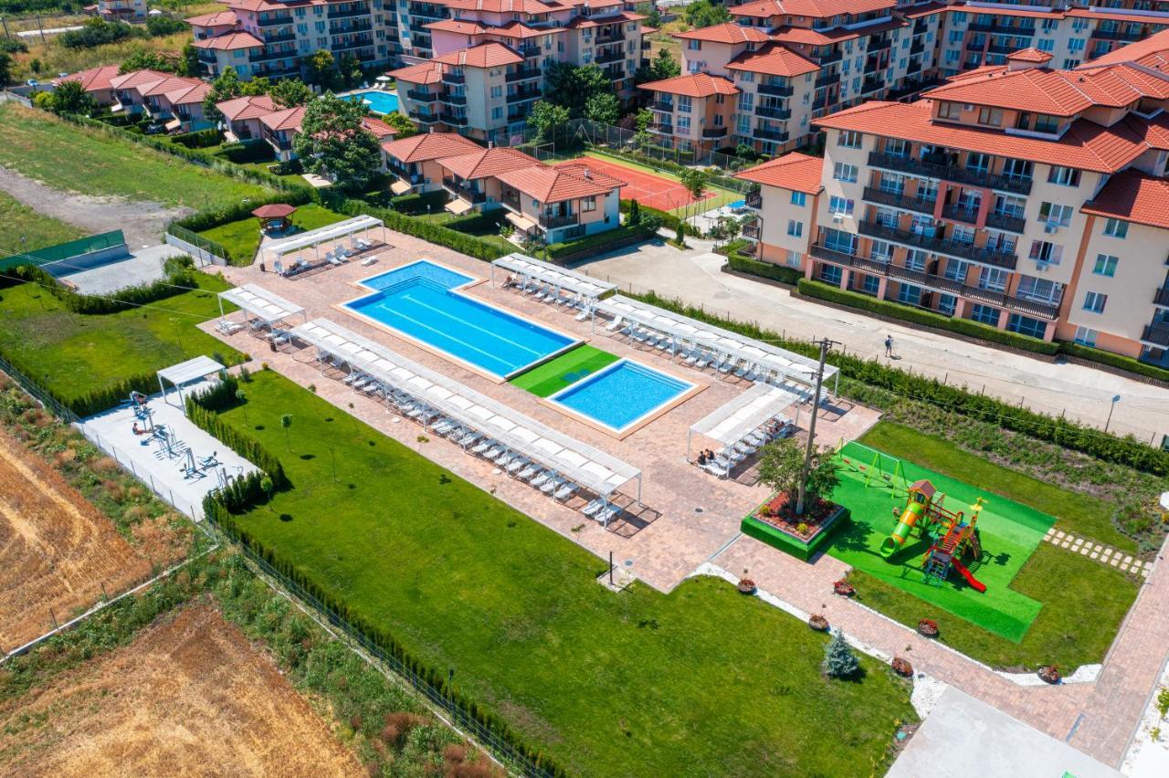 Apartcomplex Chateau Aheloy Exterior foto