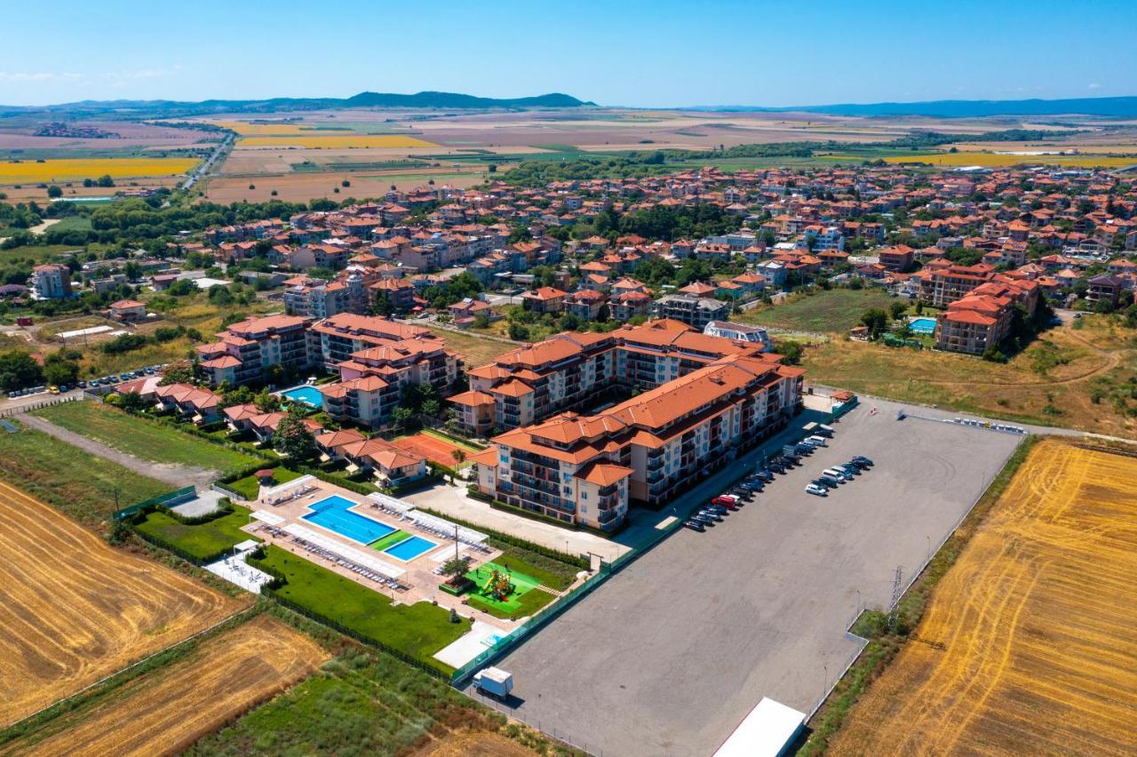 Apartcomplex Chateau Aheloy Exterior foto