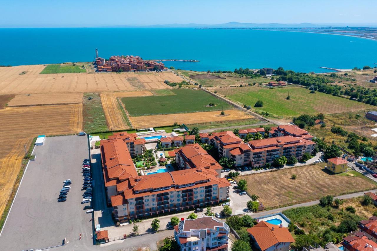Apartcomplex Chateau Aheloy Exterior foto