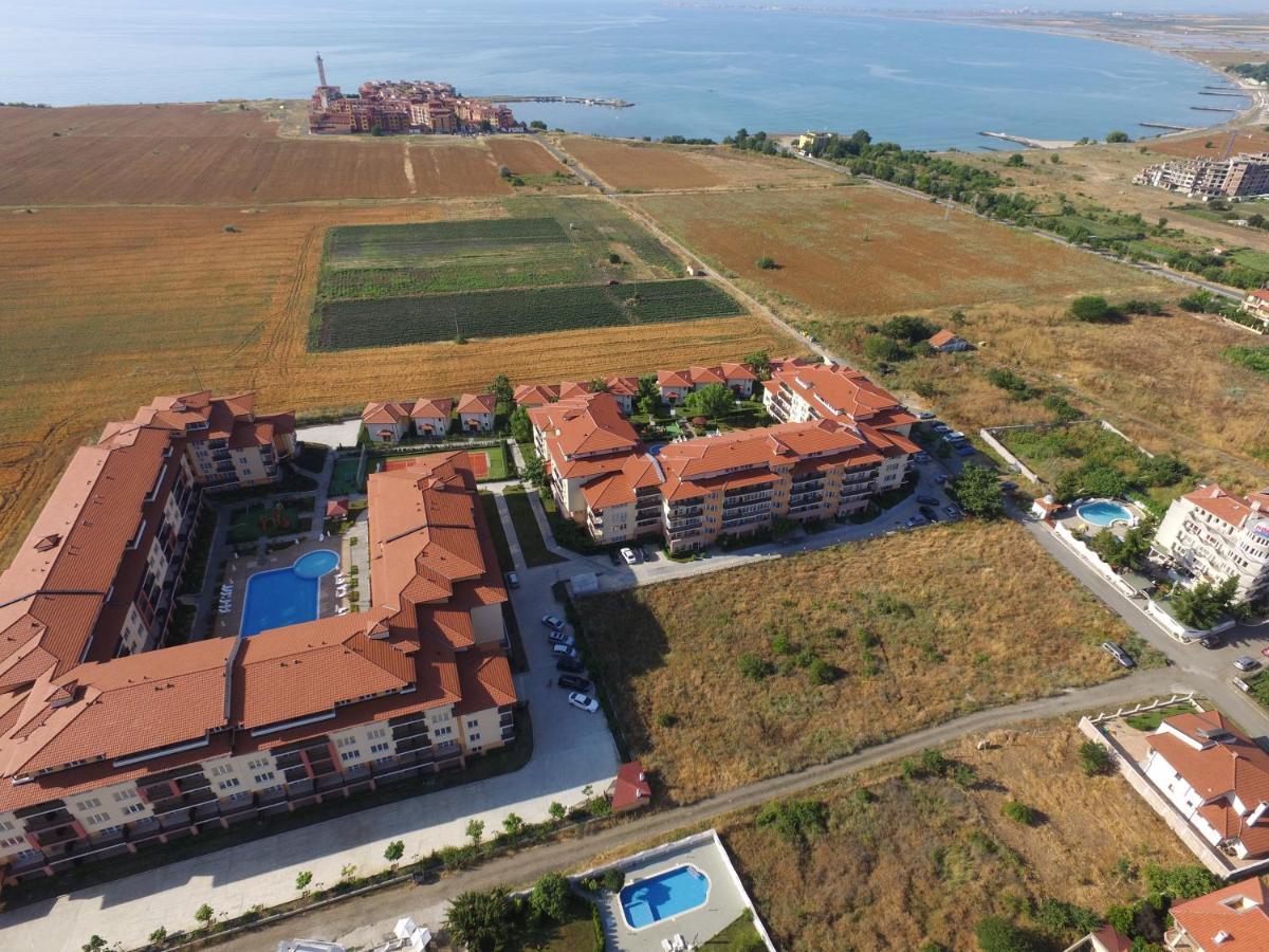 Apartcomplex Chateau Aheloy Exterior foto