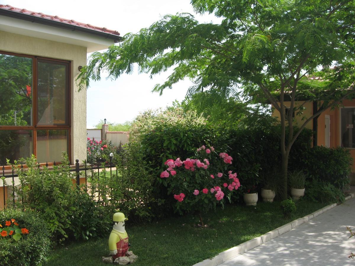 Apartcomplex Chateau Aheloy Exterior foto